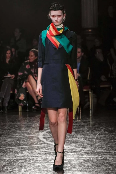 Look 18